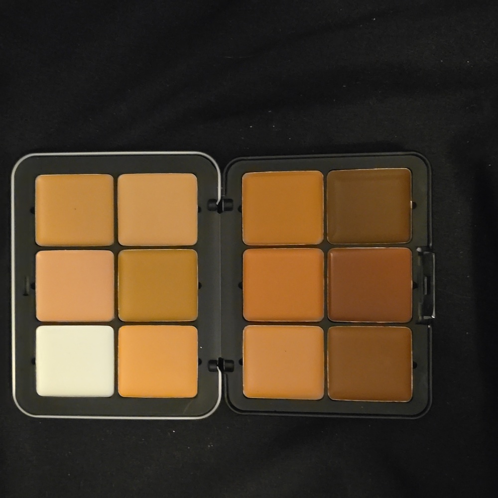 Multi Colored Concealer - Picture 3 of 4